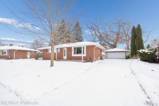 707 Briarwood Lane, Fenton, MI 48430