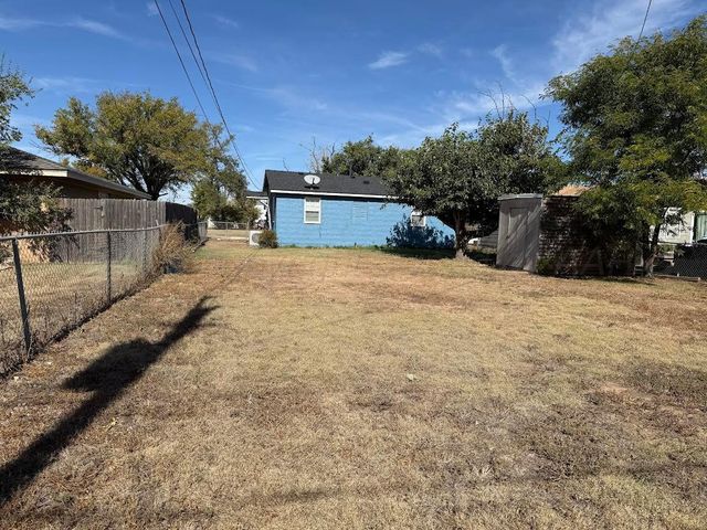 306 4TH Avenue, Canyon, TX 79015