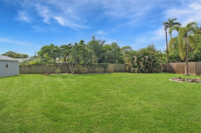2321 18TH AVENUE W, Bradenton, FL 34205