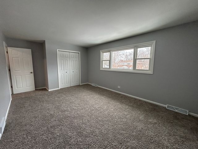 350 1st Court 1, Crystal Lake, IL 60014