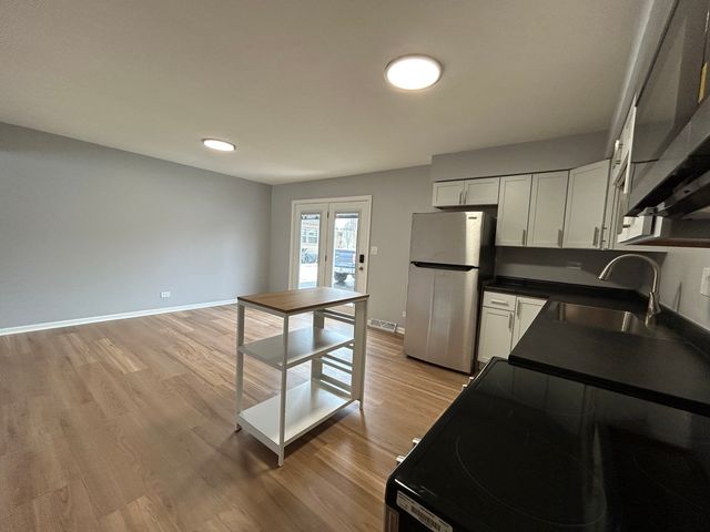 350 1st Court 1, Crystal Lake, IL 60014