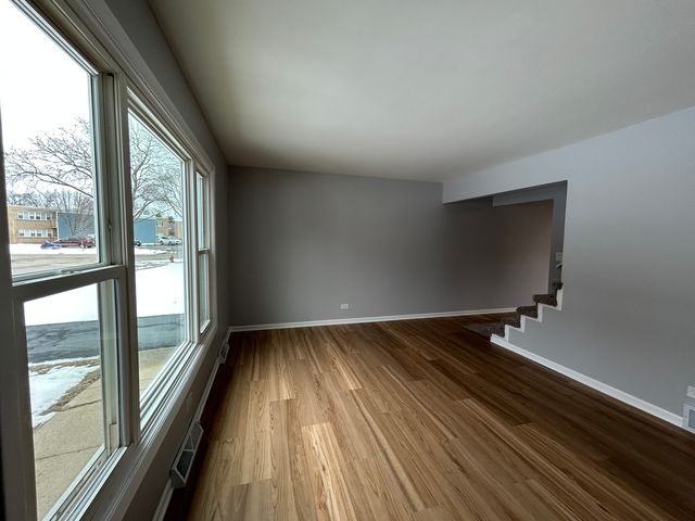 350 1st Court 1, Crystal Lake, IL 60014