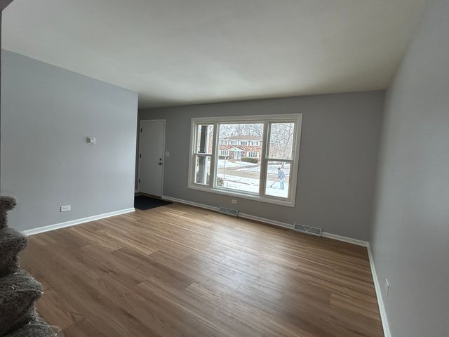 350 1st Court 1, Crystal Lake, IL 60014