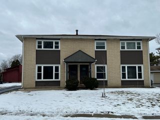 350 1st Court 1, Crystal Lake, IL 60014