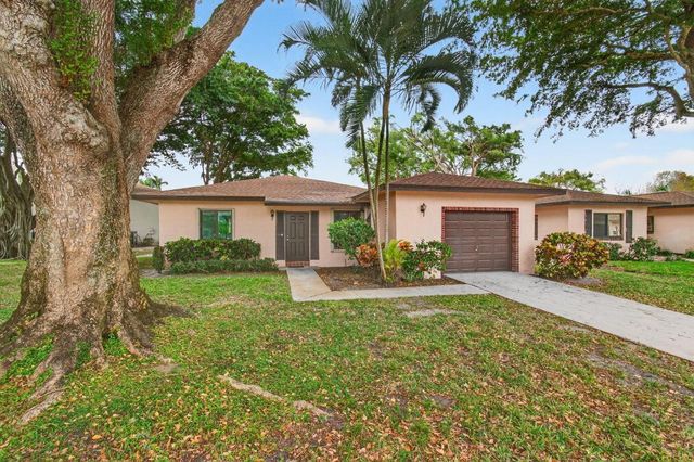 14584 Bonaire Boulevard, Delray Beach, FL 33446