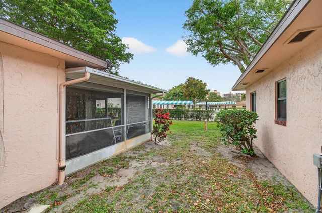 14584 Bonaire Boulevard, Delray Beach, FL 33446