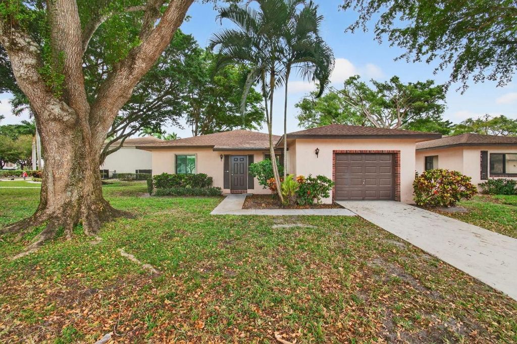 14584 Bonaire Boulevard, Delray Beach, FL 33446