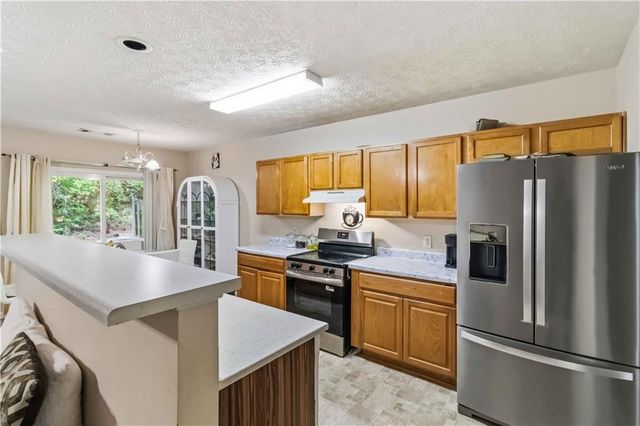 6031 Grovegate Lane, Tucker, GA 30084