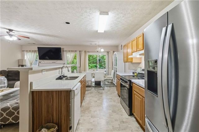 6031 Grovegate Lane, Tucker, GA 30084