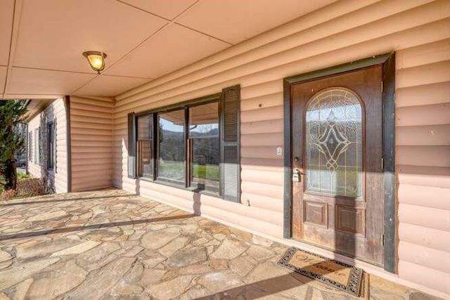 62 Stable Gate Drive, Blairsville, GA 30512