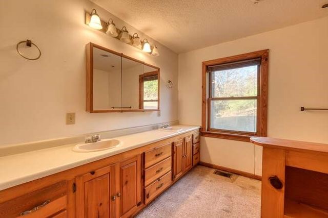 62 Stable Gate Drive, Blairsville, GA 30512