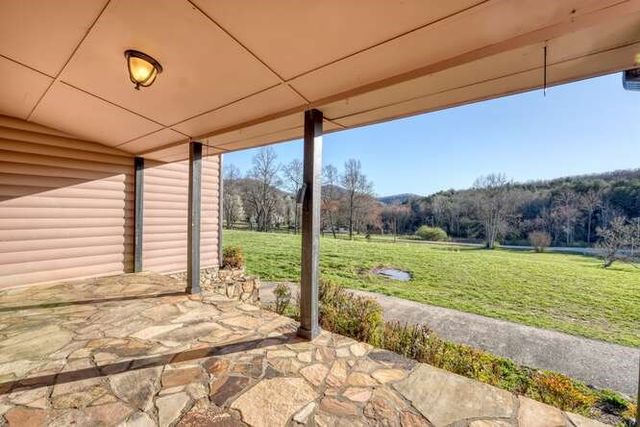 62 Stable Gate Drive, Blairsville, GA 30512