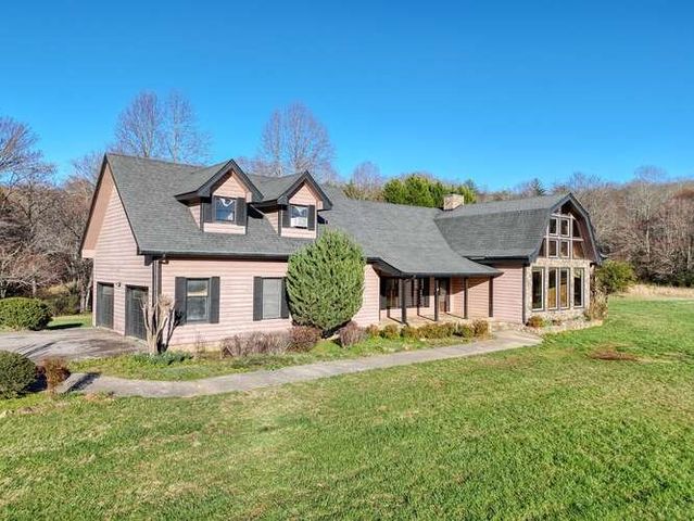 62 Stable Gate Drive, Blairsville, GA 30512