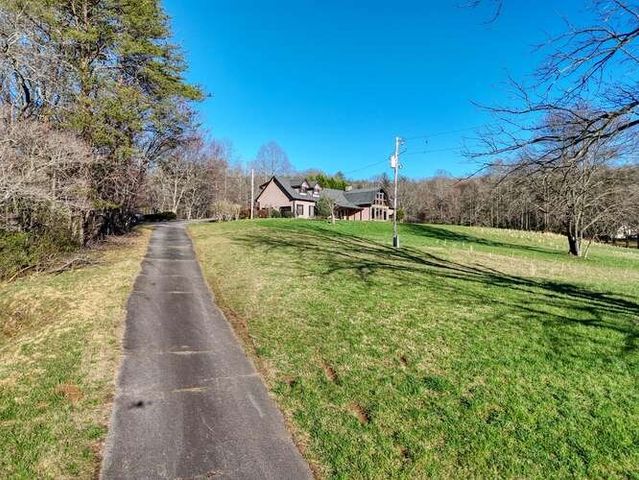 62 Stable Gate Drive, Blairsville, GA 30512