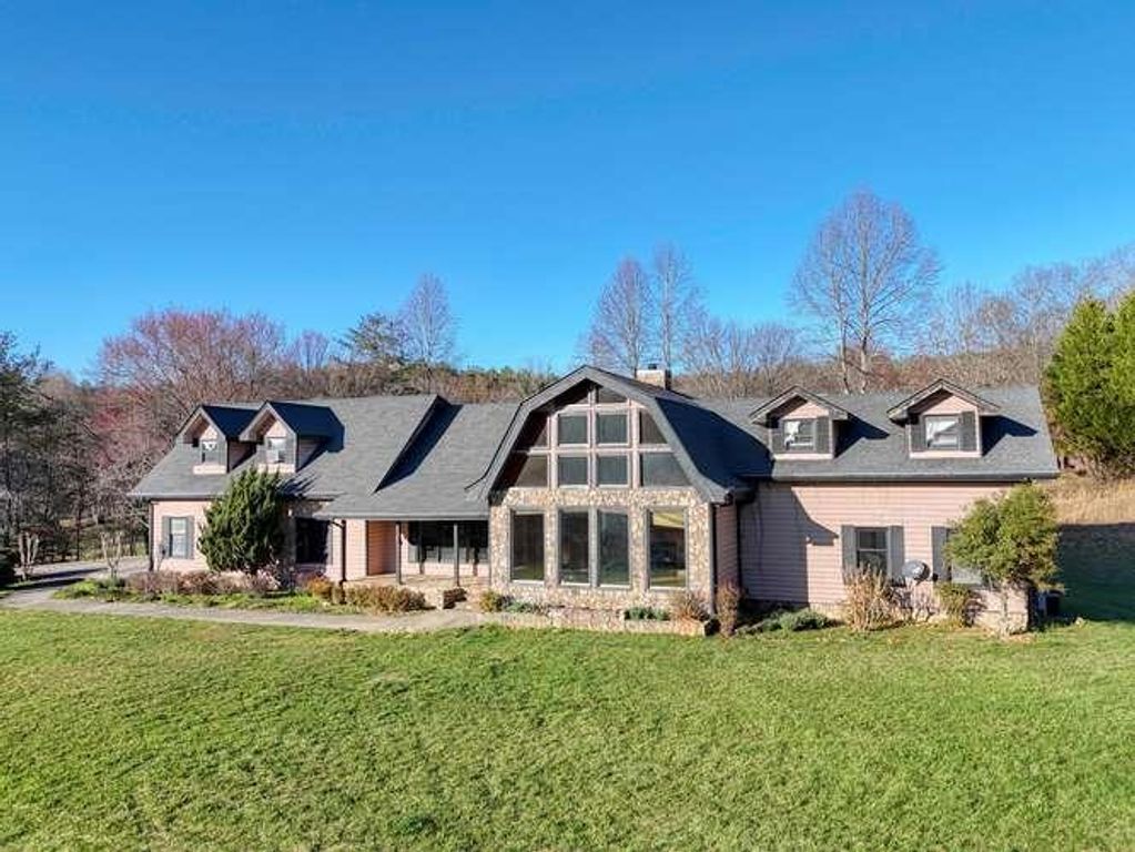 62 Stable Gate Drive, Blairsville, GA 30512