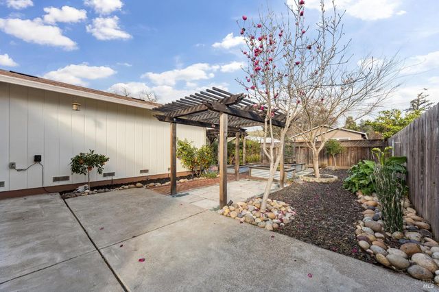 18023 Mulberry Ave, Sonoma, CA 95476