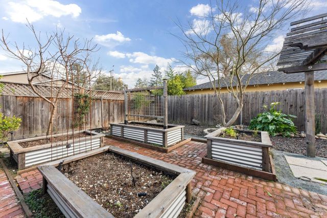 18023 Mulberry Ave, Sonoma, CA 95476