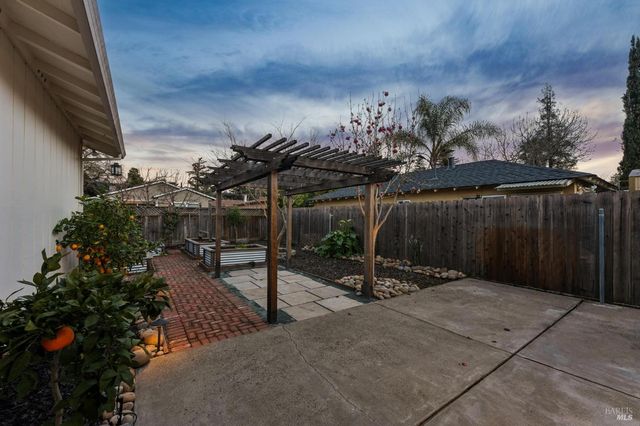 18023 Mulberry Ave, Sonoma, CA 95476