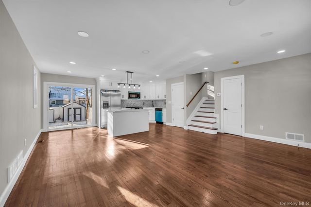 39 Layton Street, Freeport, NY 11520