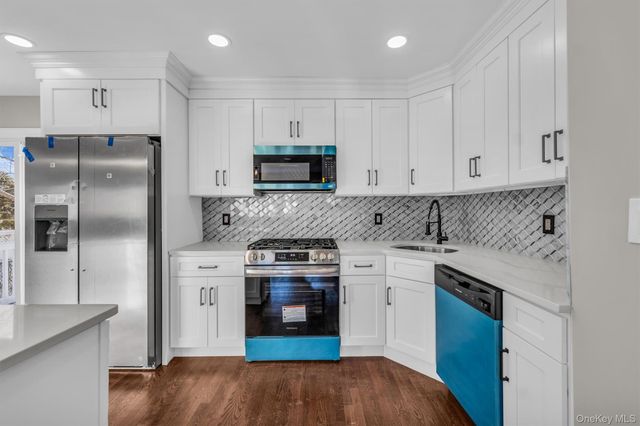 39 Layton Street, Freeport, NY 11520