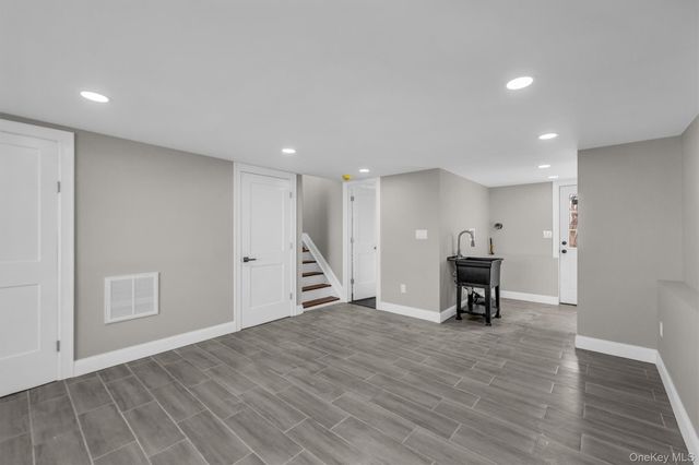 39 Layton Street, Freeport, NY 11520