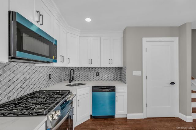 39 Layton Street, Freeport, NY 11520