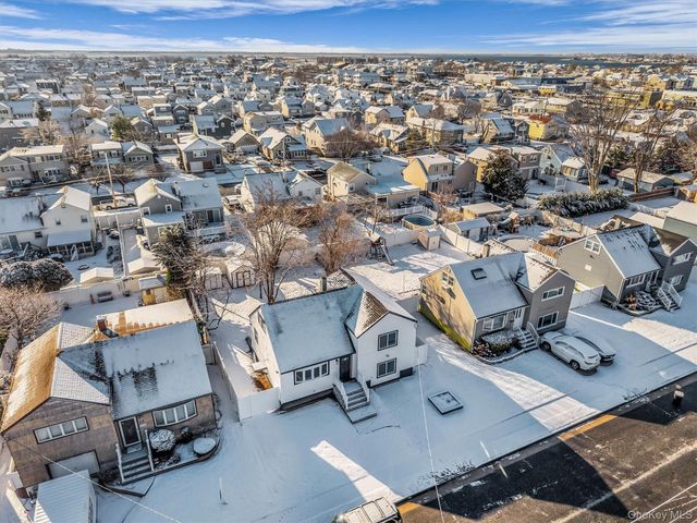 39 Layton Street, Freeport, NY 11520