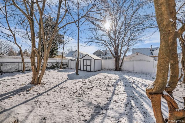 39 Layton Street, Freeport, NY 11520