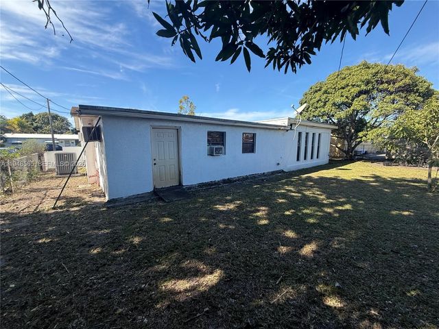 18425 NW 23rd Ave, Miami Gardens, FL 33056