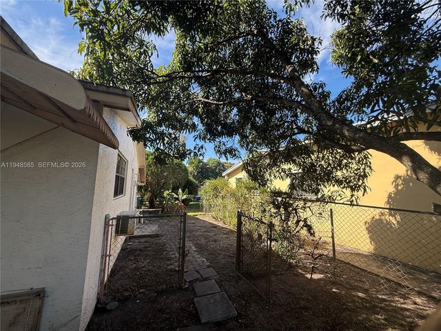 18425 NW 23rd Ave, Miami Gardens, FL 33056