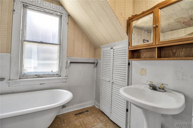 31 North Ellicott Street, Amherst, NY 14221