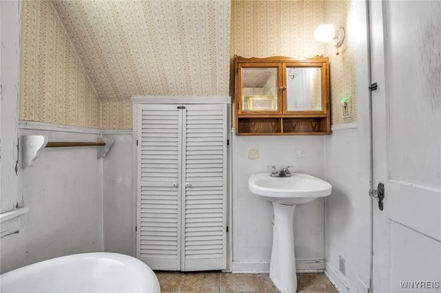 31 North Ellicott Street, Amherst, NY 14221