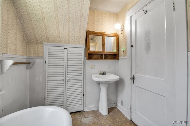 31 North Ellicott Street, Amherst, NY 14221