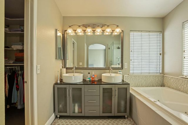 1134 Sangria Ln, Manteca, CA 95336