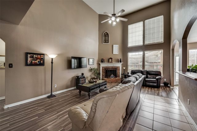 6329 Redeagle Creek Drive, Fort Worth, TX 76179