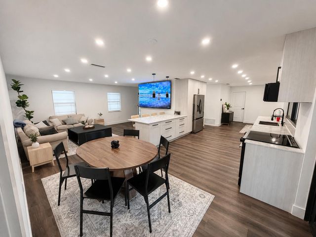 11370 NW 29th Street, Sunrise, FL 33323