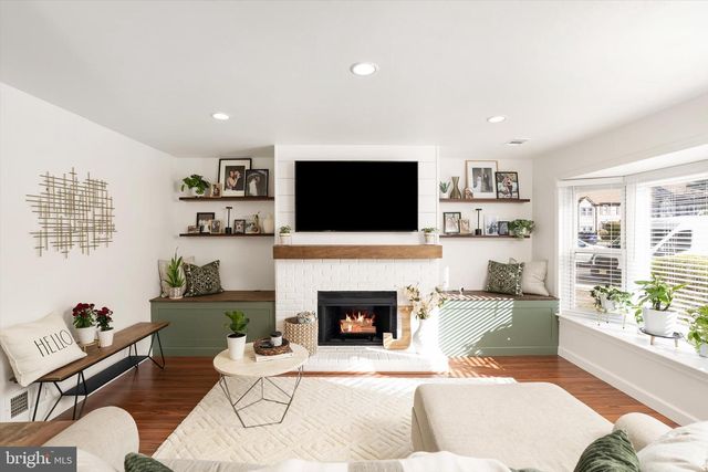 4 INDEPENDENCE CT, Jackson, NJ 08527