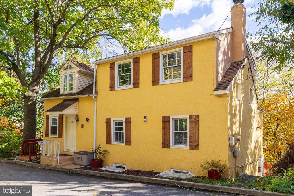 223 REBEL HILL RD, Conshohocken, PA 19428