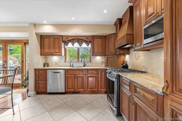 1 Nita Street, East Northport, NY 11731