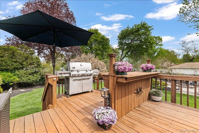 1 Nita Street, East Northport, NY 11731