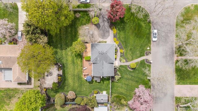 1 Nita Street, East Northport, NY 11731