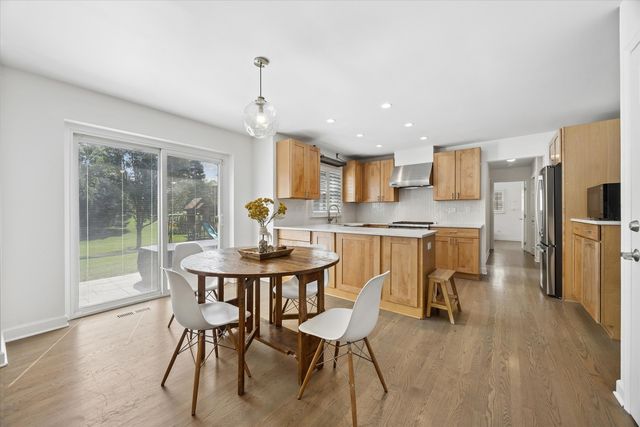 7553 Ridgewood Lane, Burr Ridge, IL 60527