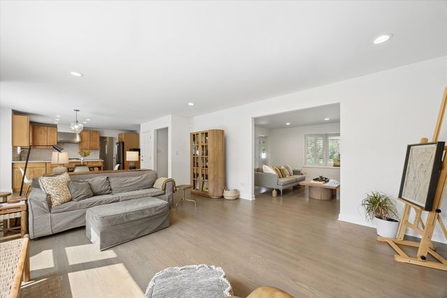 7553 Ridgewood Lane, Burr Ridge, IL 60527