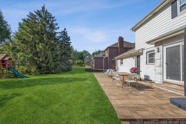 7553 Ridgewood Lane, Burr Ridge, IL 60527
