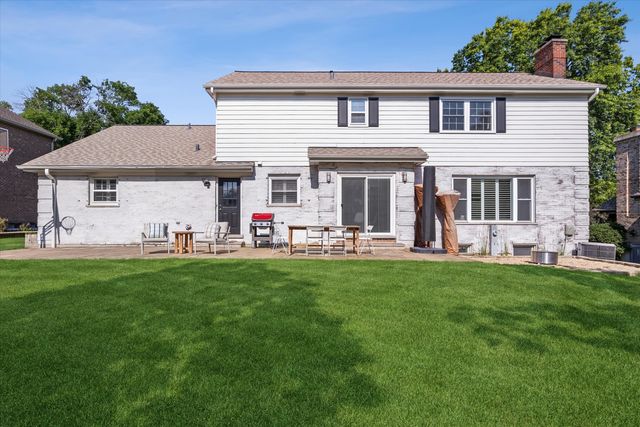 7553 Ridgewood Lane, Burr Ridge, IL 60527