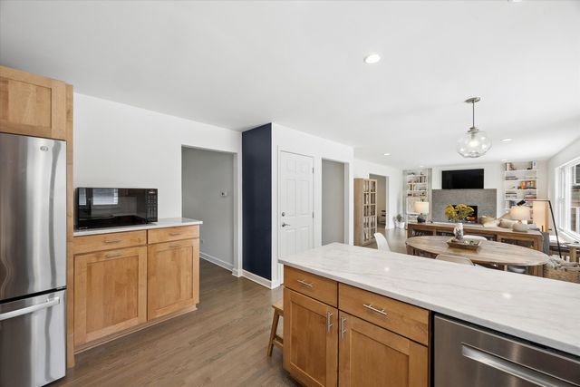 7553 Ridgewood Lane, Burr Ridge, IL 60527