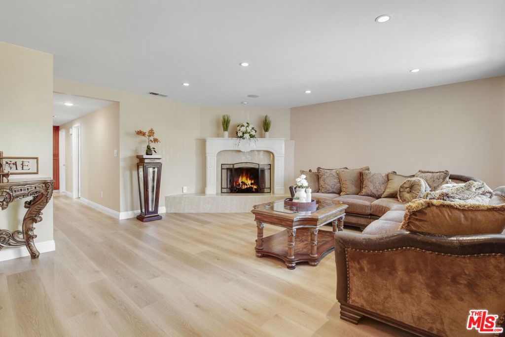 3234 Locust Avenue, Long Beach, CA 90807 — photo 3