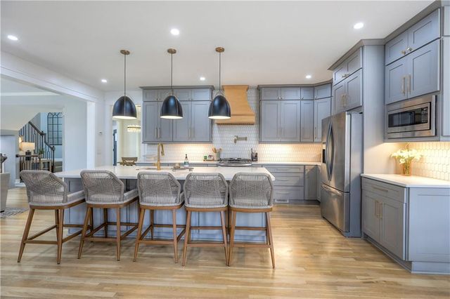 13113 Ballentine Street, Overland Park, KS 66213