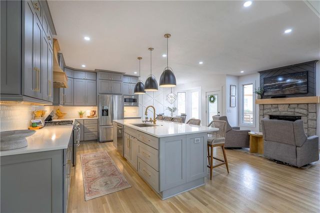 13113 Ballentine Street, Overland Park, KS 66213