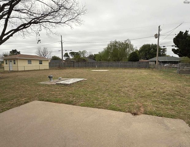 1404 AMHERST STREET, Burkburnett, TX 76354
